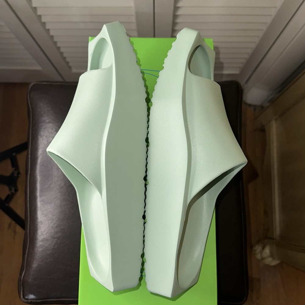 WMNS Jordan Hex Slide…”Pistachio Frost” - Picture 5 of 7